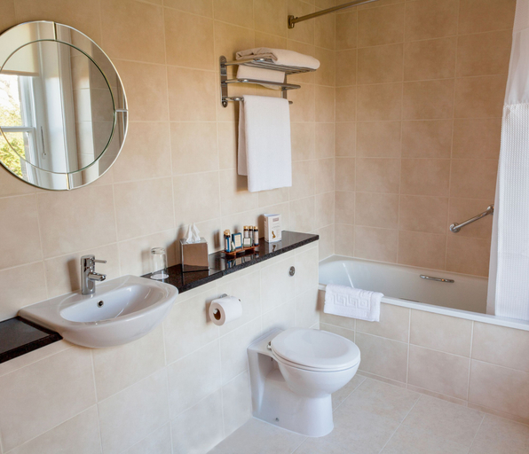 Bathroom 3, Grovefield House Hotel, Buckinghamshire