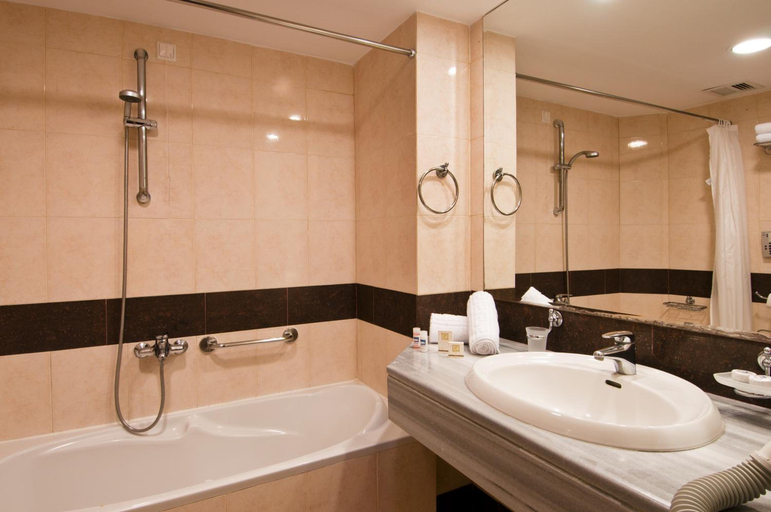 Bathroom 5, Kipriotis Panorama and Suites, South Aegean