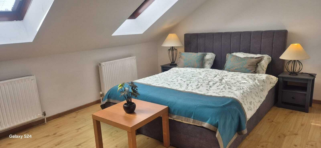Room 3, Modern 3BR Apt With Balcony City Center, Wien