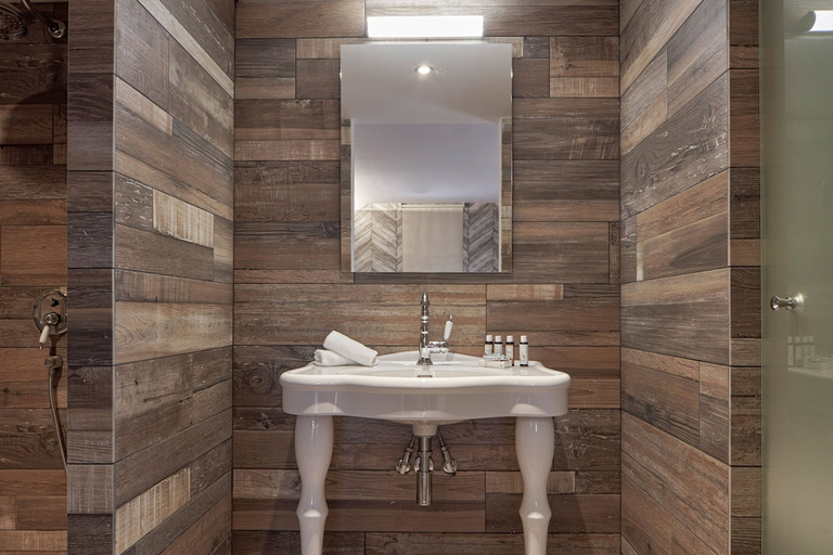 Bathroom 5, 18 Micon Street, Attica
