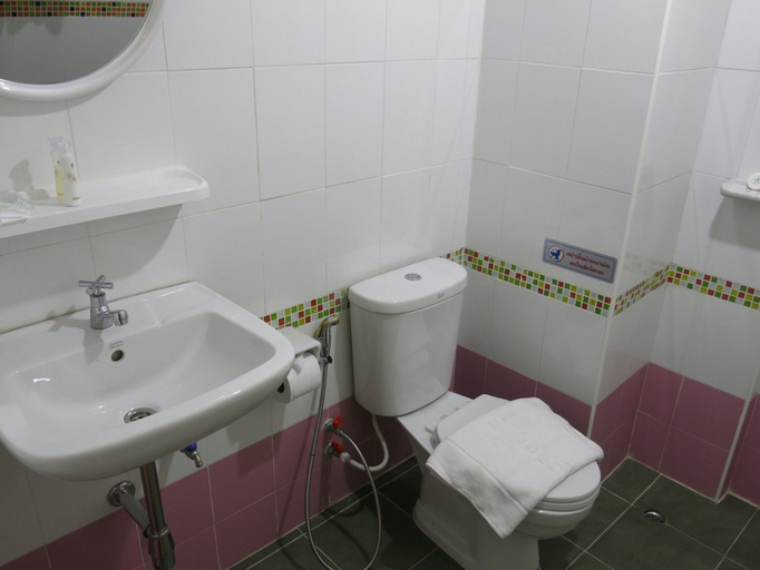 Bathroom 4, Diamond De Pai City Hotel, Pai