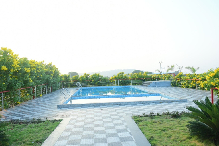Outdoor pool, Paradise Carnival Agro Tourism Centre, Aurangabad