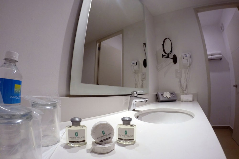 Bathroom 3, Pacific Palace Tower Beach Hotel, Mazatlán