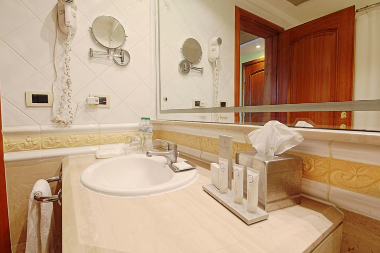 Bathroom 5, Catalonia Santo Domingo, Distrito Nacional