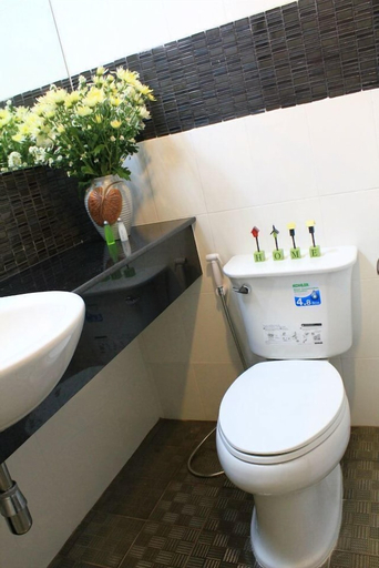 Bathroom 5, Huay Kaew Palace 2, Muang Chiang Mai