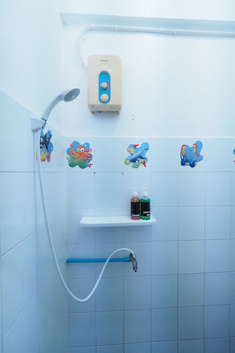 Bathroom 4, Asleep Hostel, Muang Kanchanaburi