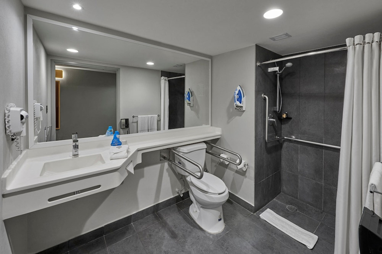 Bathroom 4, City Express by Marriott Merida, Mérida