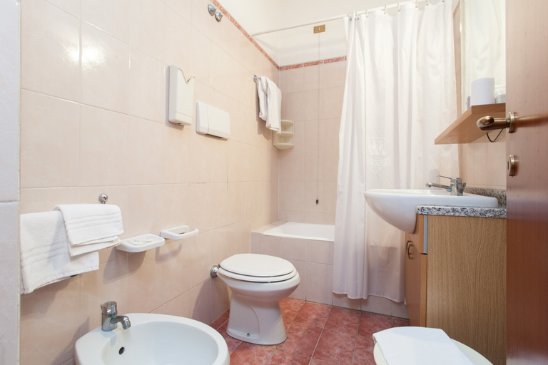 Bathroom 4, iH Argonne Park Residence Milan, Milano