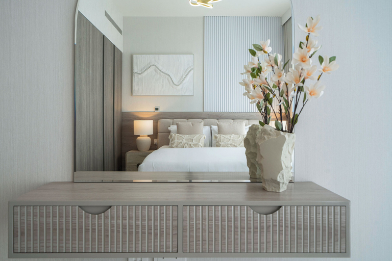 Room 4, Experience 2BR Luxury Living LIV Marina, Dubai