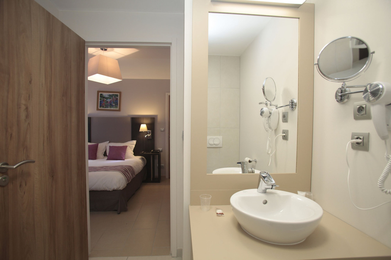 Bathroom 3, Appart'hotel Odalys City Dijon Centre Les Cordeliers, Côte-d'Or