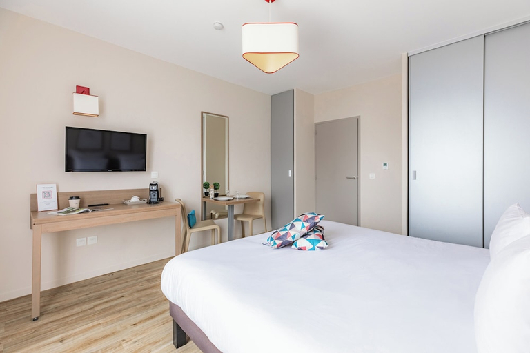 Bedroom 3, Appart'City Confort Cherbourg Centre Port, Manche