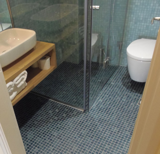 Bathroom 3, Atlantica Yakinthos, Crete