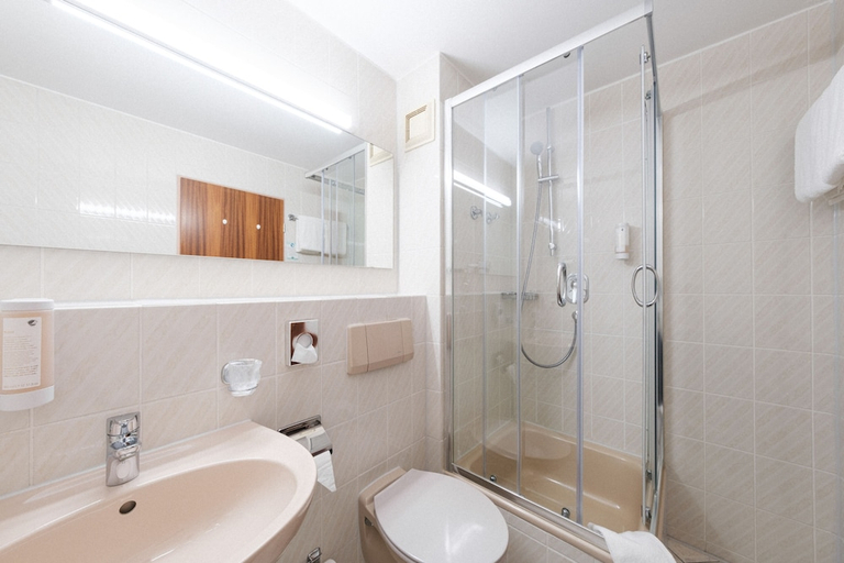 Bathroom 5, Hotel Flora Stuttgart - Möhringen, Stuttgart