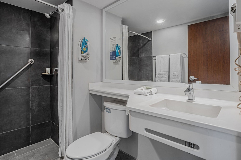 Bathroom 3, City Express by Marriott Durango, Durango