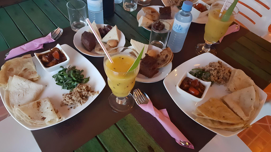 Food & Drinks 4, Equator Homestay