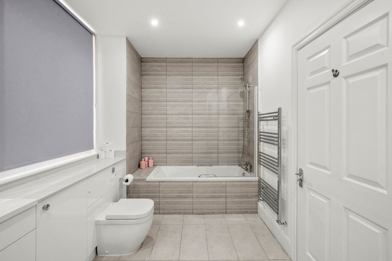 Bathroom, Flat 1 Beauchamp Place, London