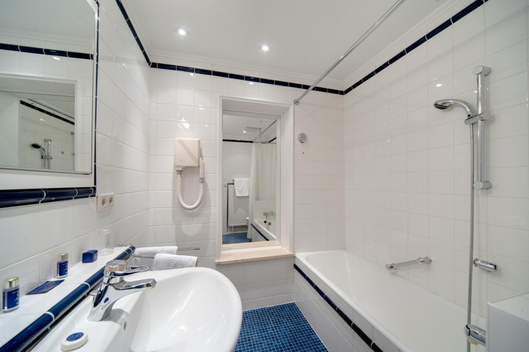 Bathroom 3, Grand Hotel Cravat, Luxembourg