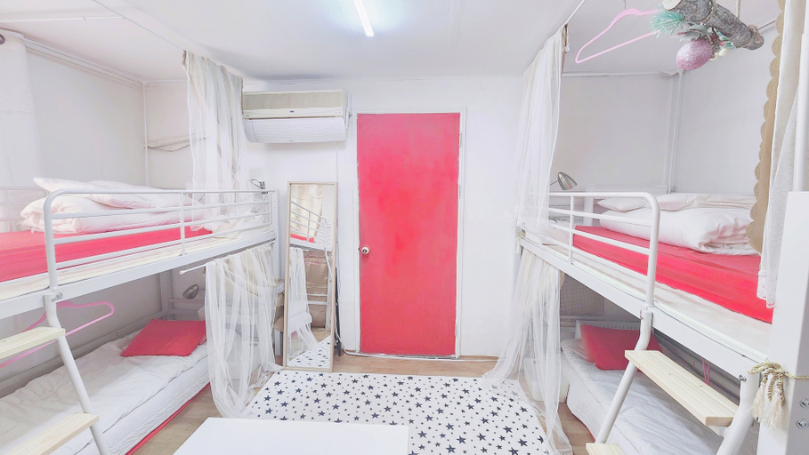 Bedroom 2, Skyboat Inn, Buk