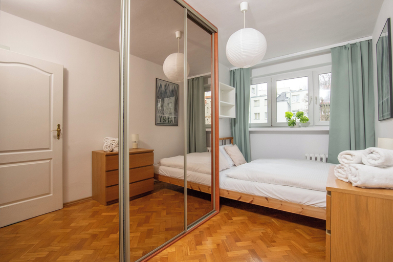 Room 4, Apartamenty Sun & Snow Plac Nowy Targ, Środa Śląska