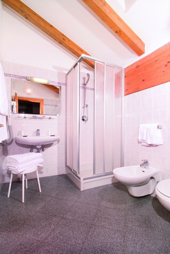 Bathroom 3, Albergo Villetta Maria, Trento