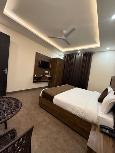 Room 2, SM Hotel, Ghaziabad
