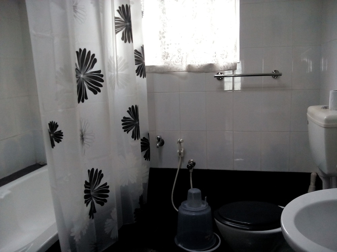 Bathroom 3, Fenn Hall, Kottayam