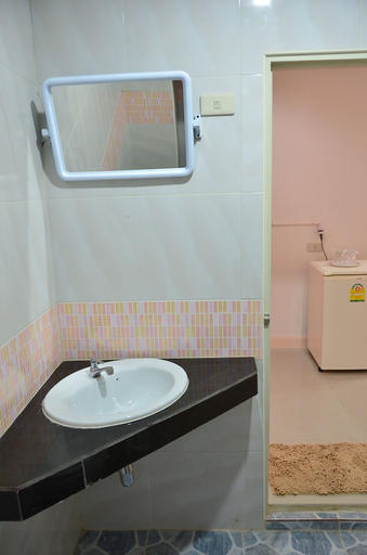 Bathroom 4, Wiangphumin Hotel, Muang Nan