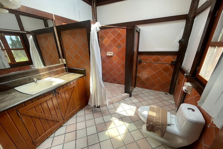 Bathroom 3, Phuingfah, Mae Rim