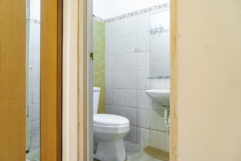 Bathroom 3, RedDoorz @ Kebon Kacang, Jakarta Pusat
