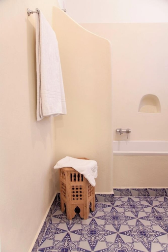 Bathroom 4, Mari del Sud Resort, Messina