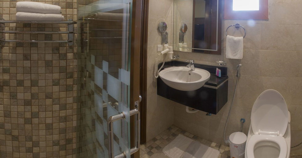 Bathroom 5, Al-Borg Al-Watheer Serviced Apartments, Jizan
