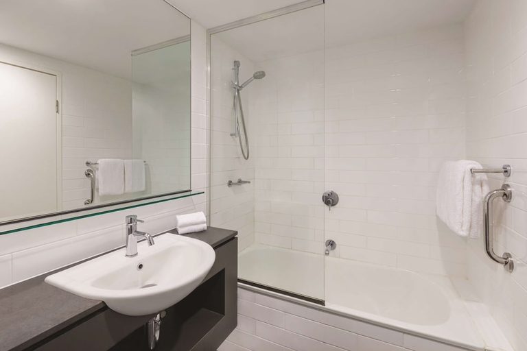 Bathroom 5, Vibe Hotel Darwin Waterfront, Darwin