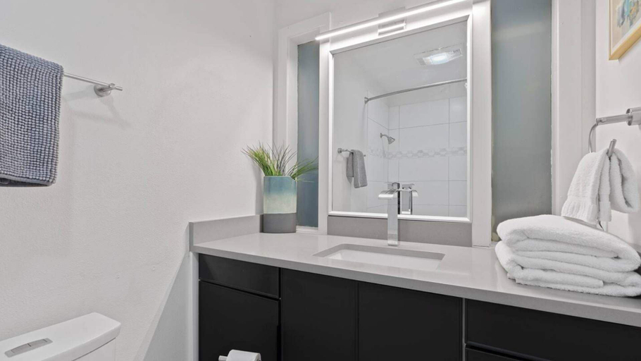Interior 2, Upstay Modern Home Near Golf Course and Downtown, Travis