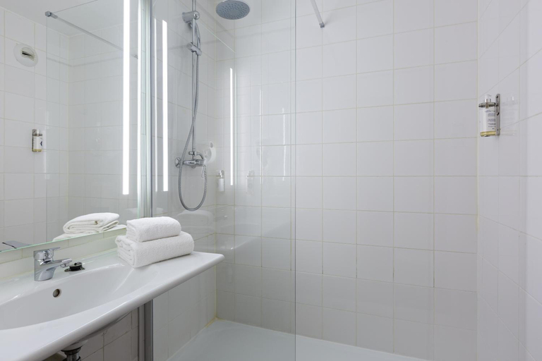 Bathroom 3, Comfort Hotel Paris Porte d Ivry, Val-de-Marne