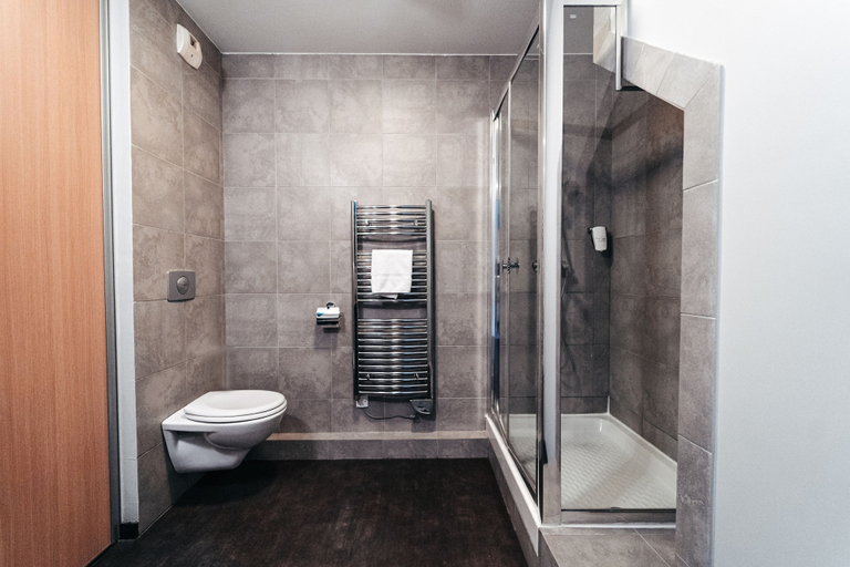 Bathroom 3, Appart City Confort Lyon Cite Internationale, Rhône