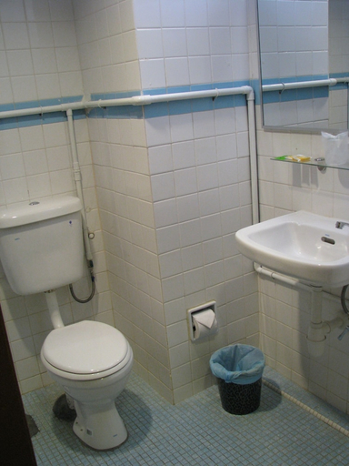 Bathroom 4, Mersing Merlin Inn, Mersing
