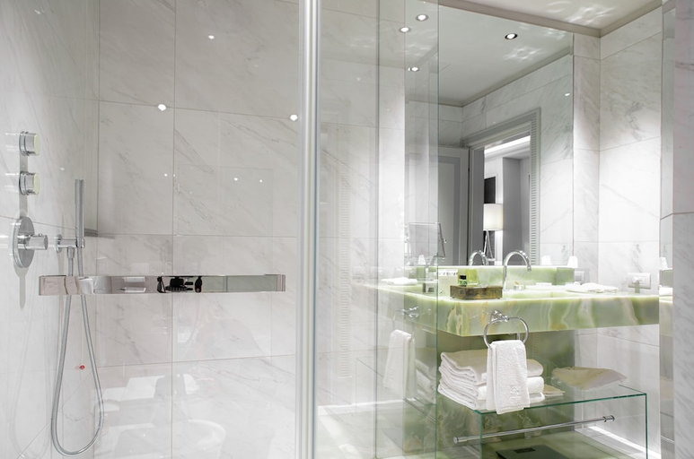Bathroom 3, Palazzo Venezia, Como