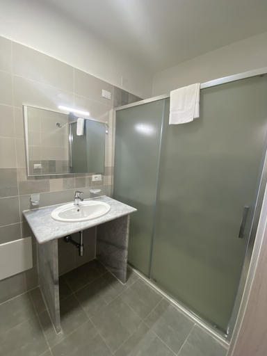 Bathroom 3, 38 Aira Hotel, Palermo