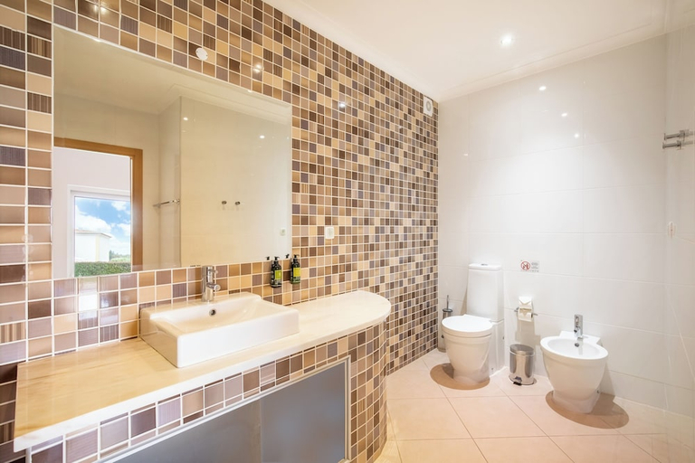 Bathroom 5, NAU Salema Beach Village, Vila do Bispo