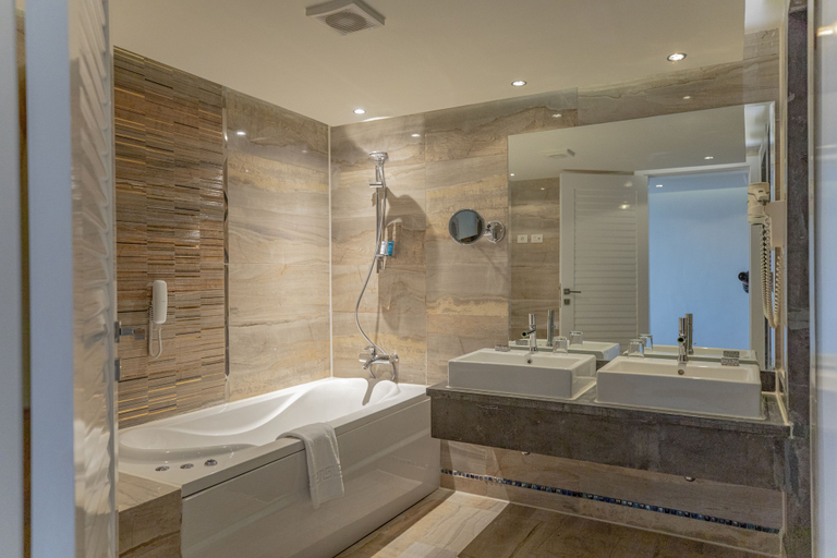 Bathroom 3, SUNRISE Montemare Resort - Posh Club, Sharm el-Sheikh