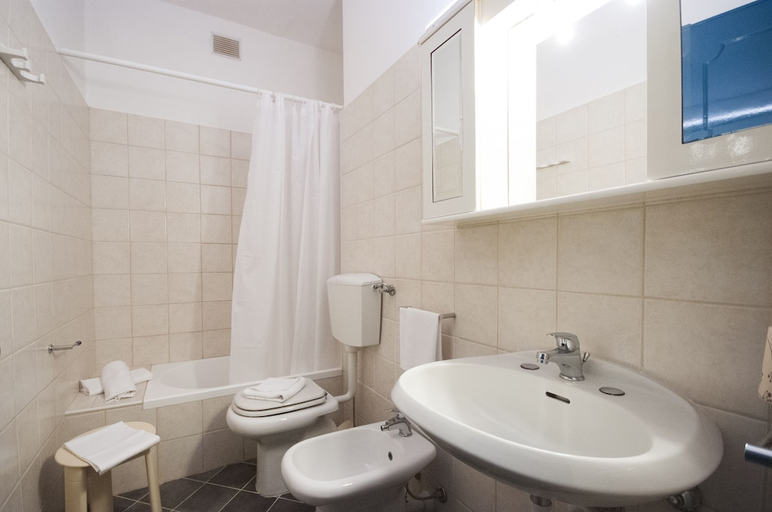 Bathroom, Residence Golfo Della Lacona, Livorno