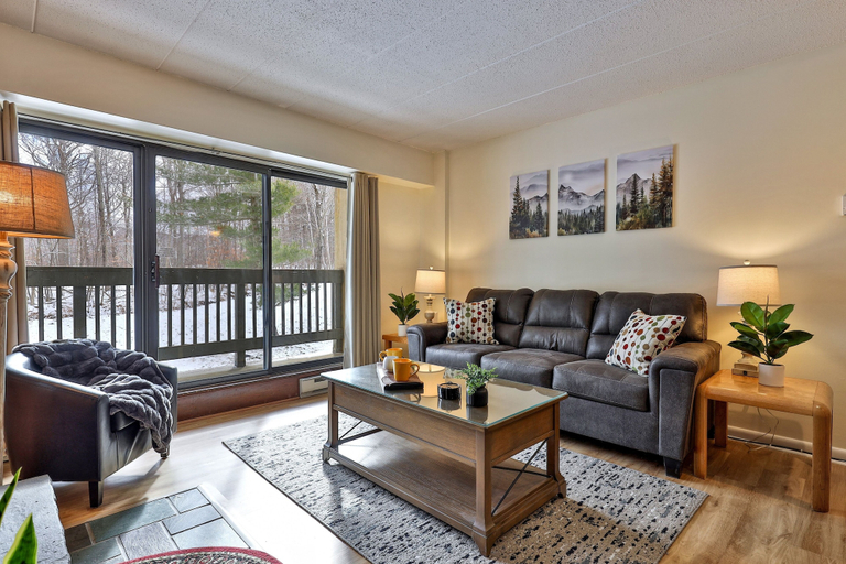 Living area 3, Mountain Green Condo 2b4 2 Bedroom Condo, Rutland