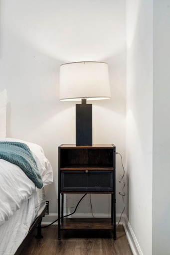 Room 3, Modern 3BR Near McCormick & South Loop, Cook