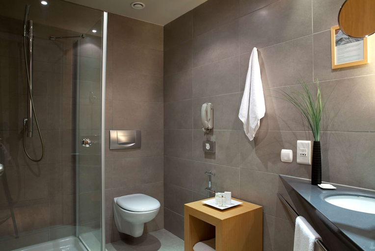 Bathroom 4, Zeus Thessaloniki Lazart, Central Macedonia