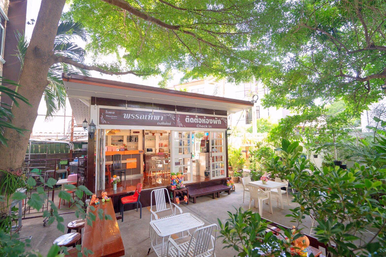 Food & Drinks 5, Phanthipha Residence, Muang Khon Kaen