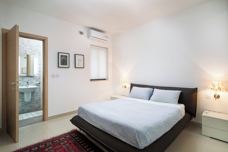 Room 3, Luxury 3 BR Apartment - heart of Sliema