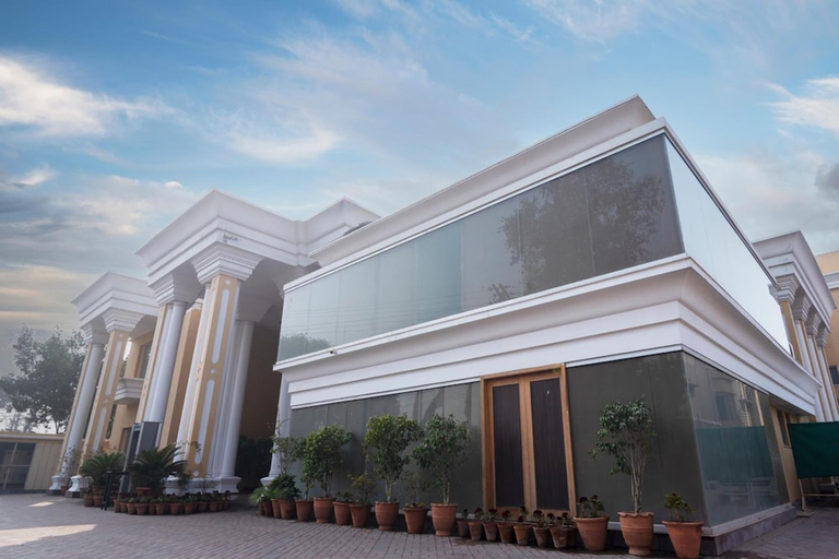 Exterior & Views