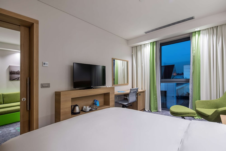 Bedroom 4, Hampton by Hilton Istanbul Zeytinburnu, Fatih