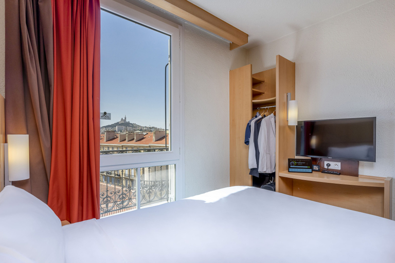 Bedroom 2, B&B HOTEL Marseille Centre Vieux Port, Bouches-du-Rhône