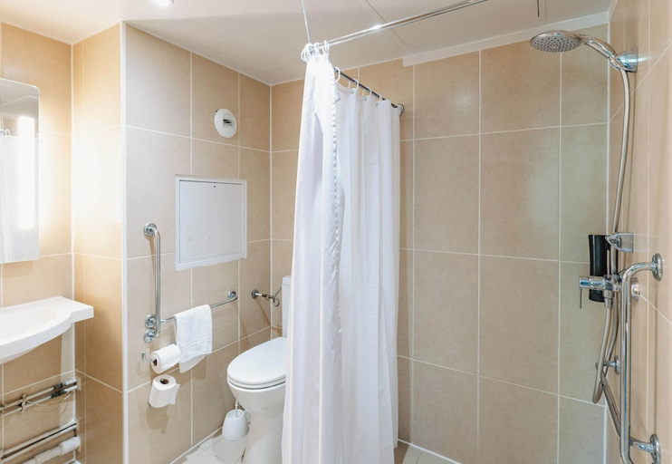 Bathroom 3, B&B HOTEL Rennes Sud Chantepie, Ille-et-Vilaine